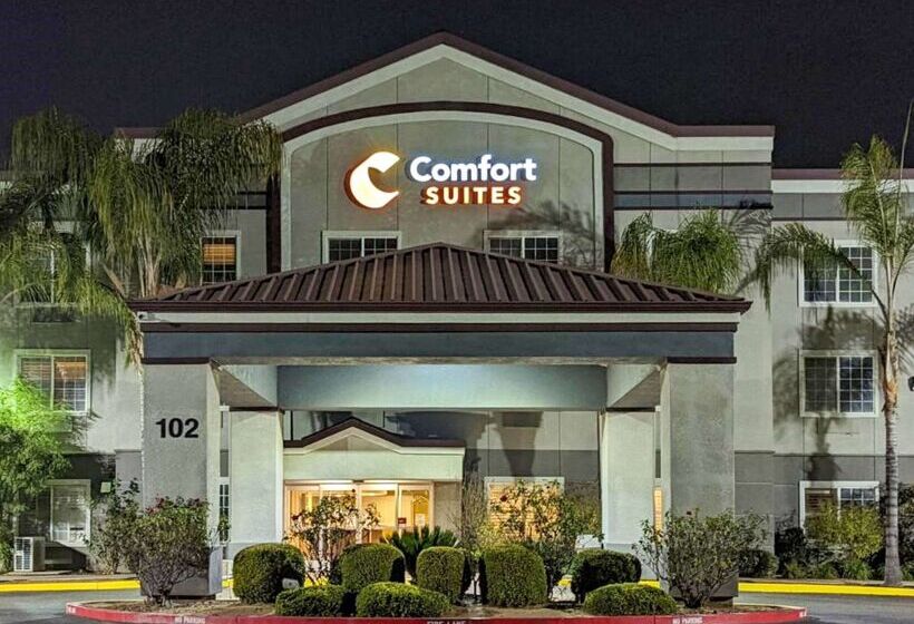 Отель Comfort Suites Fresno River Park