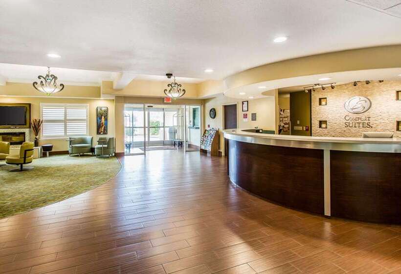 Отель Comfort Suites Fresno River Park