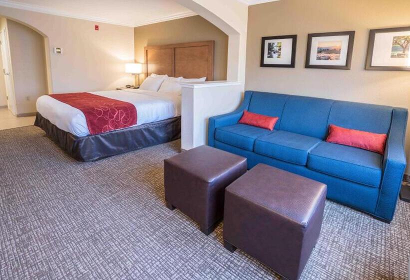 Отель Comfort Suites Fresno River Park
