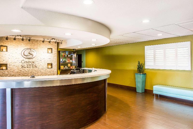 Отель Comfort Suites Fresno River Park