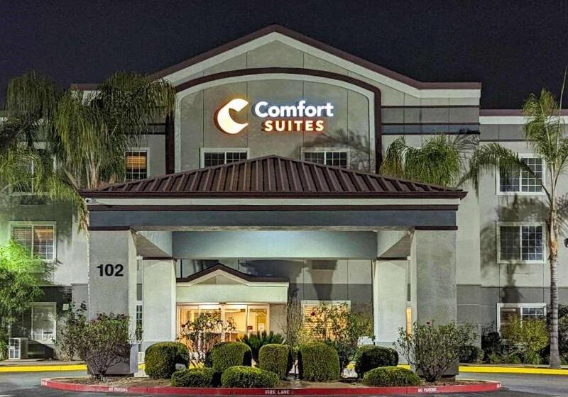 Отель Comfort Suites Fresno River Park