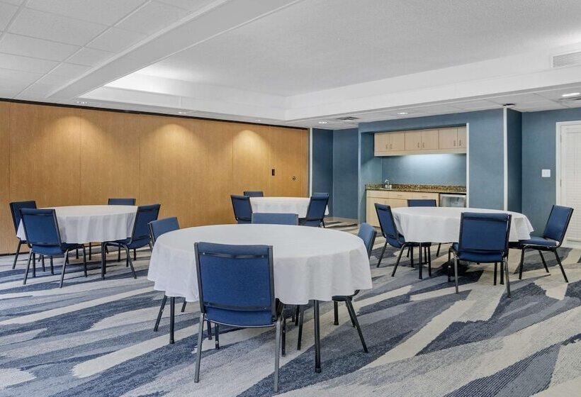 ホテル Comfort Suites Gastonia  Charlotte