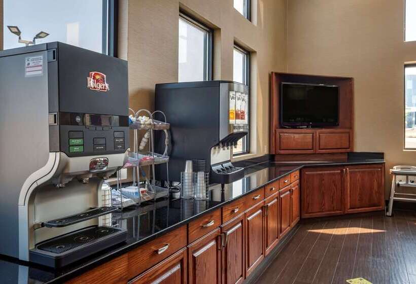 فندق Comfort Suites