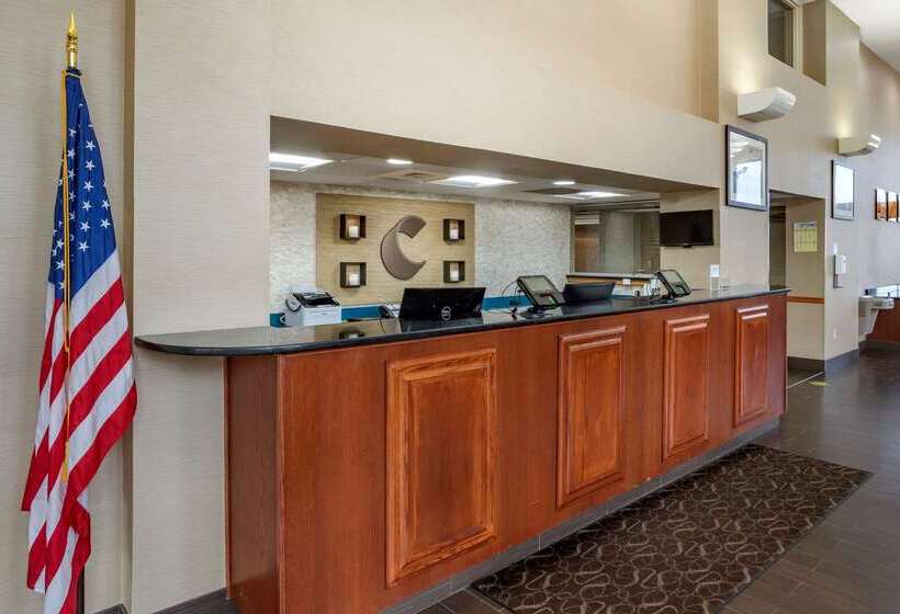 فندق Comfort Suites