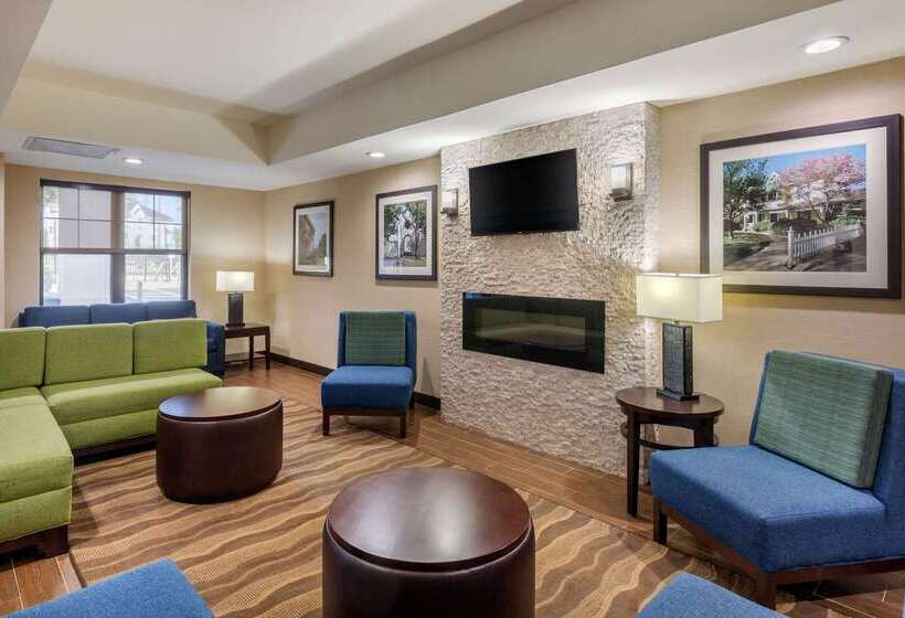 בית מלון כפרי Comfort Suites Hanes Mall