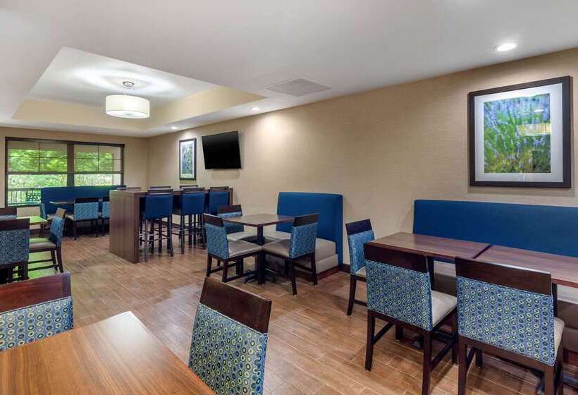 فندق Comfort Suites Hanes Mall