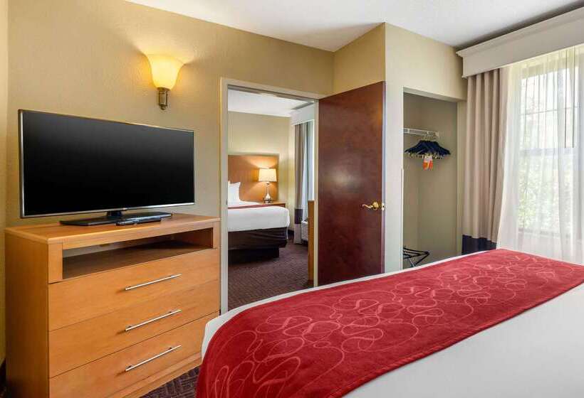 בית מלון כפרי Comfort Suites Hanes Mall