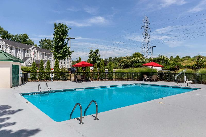 בית מלון כפרי Comfort Suites Hanes Mall