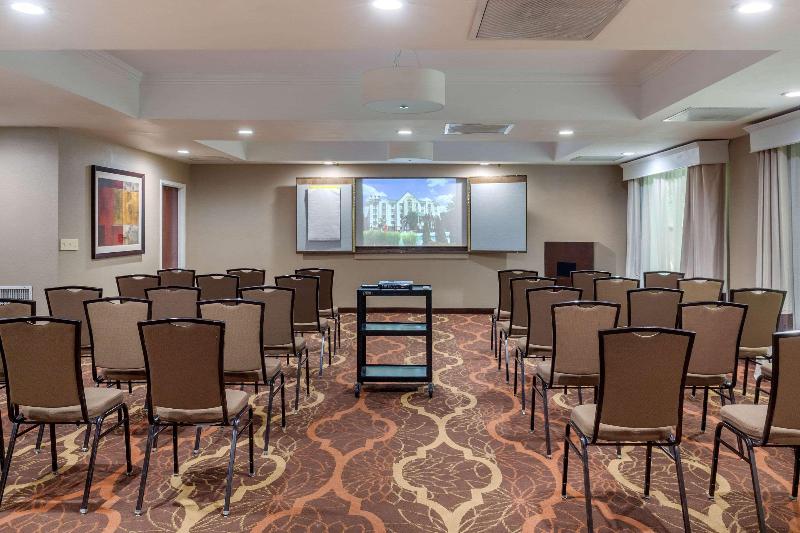 בית מלון כפרי Comfort Suites Hanes Mall