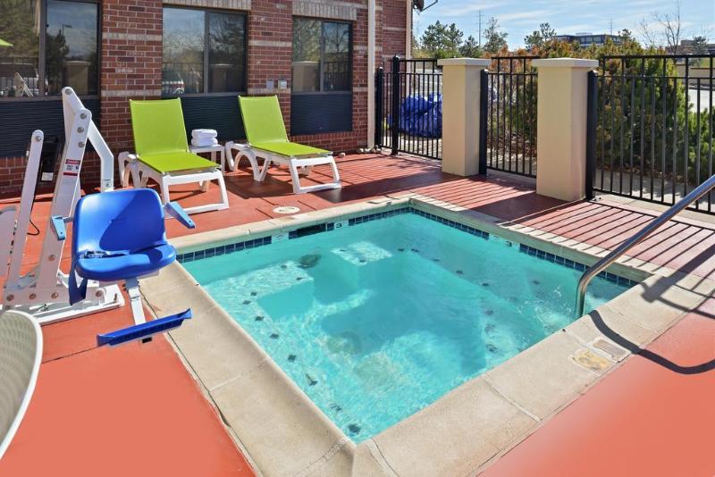 Отель Comfort Suites Highlands Ranch Denver Tech Center Area