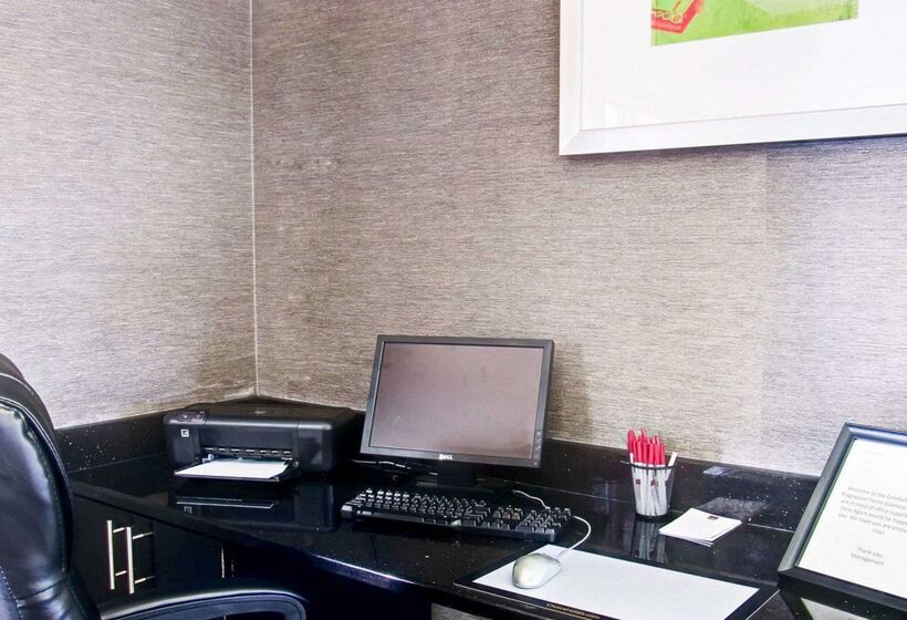 فندق Comfort Suites Inn At Ridgewood Farm