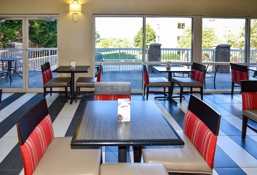 فندق Comfort Suites Inn At Ridgewood Farm