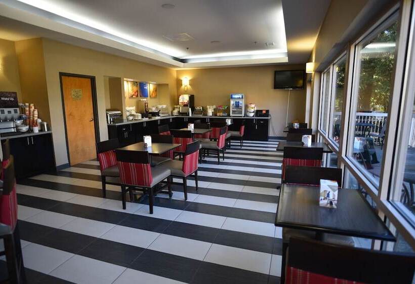 فندق Comfort Suites Inn At Ridgewood Farm