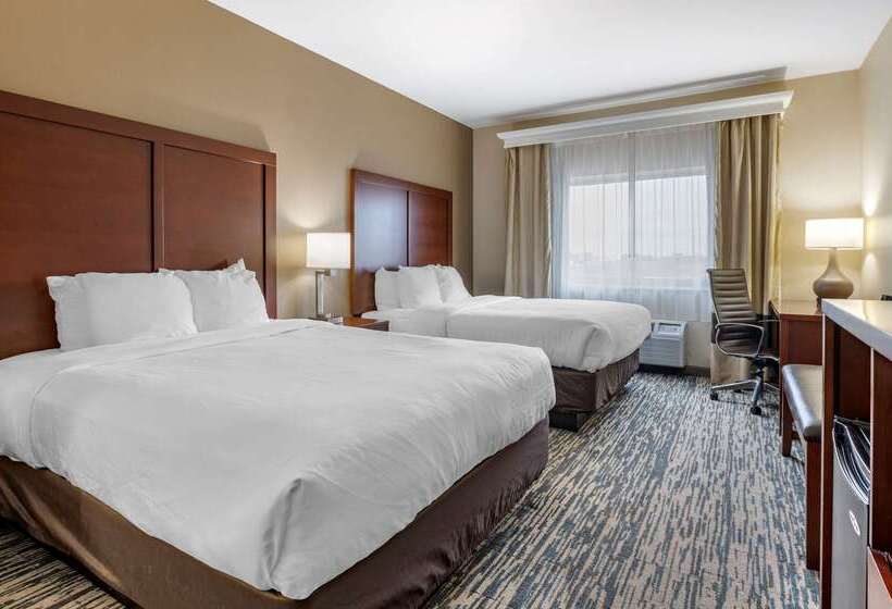 Отель Comfort Suites Keeneland