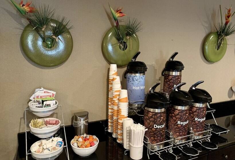 ホテル Comfort Suites Knoxville West Farragut