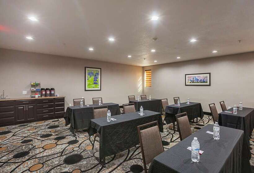 Отель Comfort Suites Lewisville