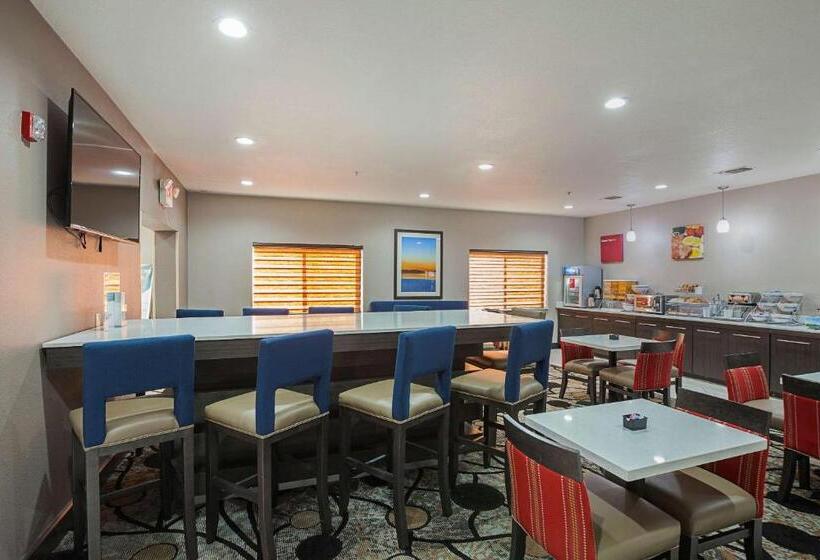 Отель Comfort Suites Lewisville