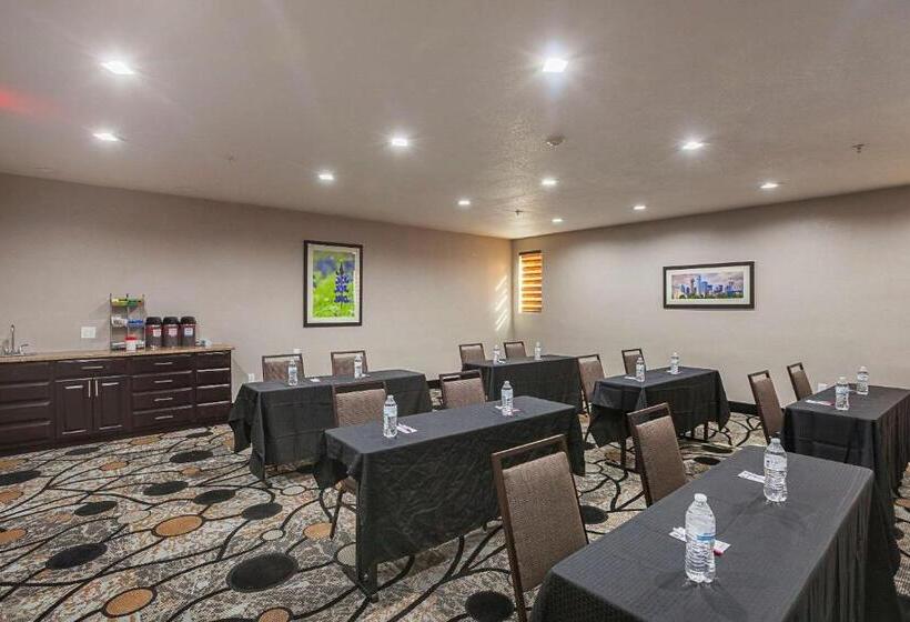 Отель Comfort Suites Lewisville