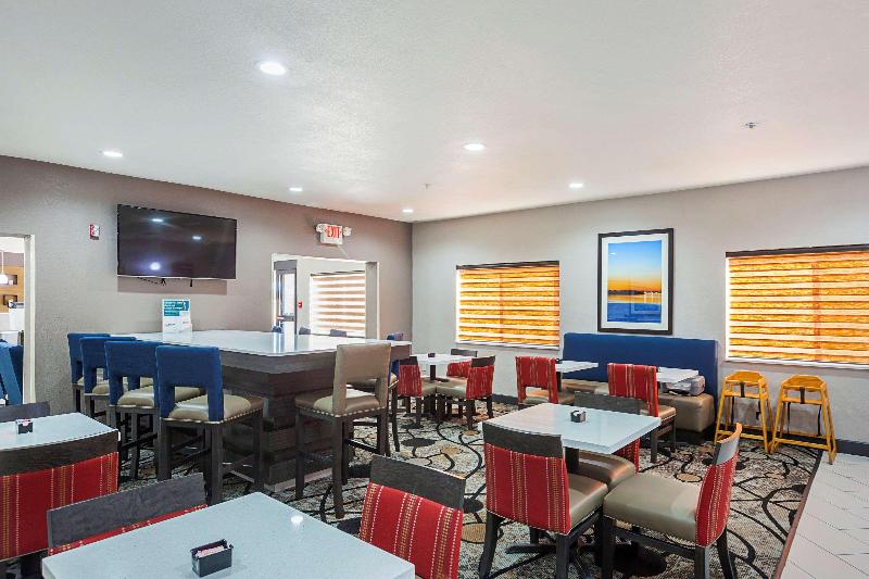 Отель Comfort Suites Lewisville