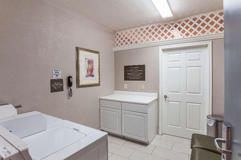 Отель Comfort Suites Lewisville