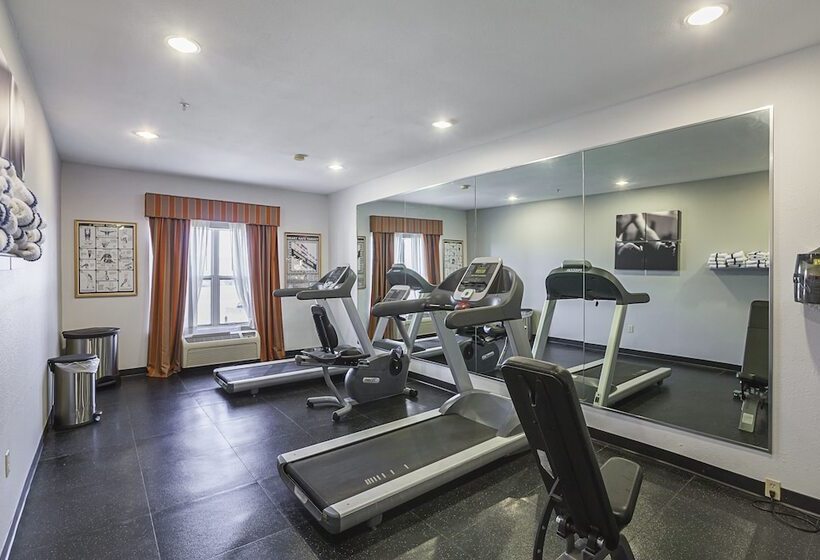 Отель Comfort Suites Lewisville