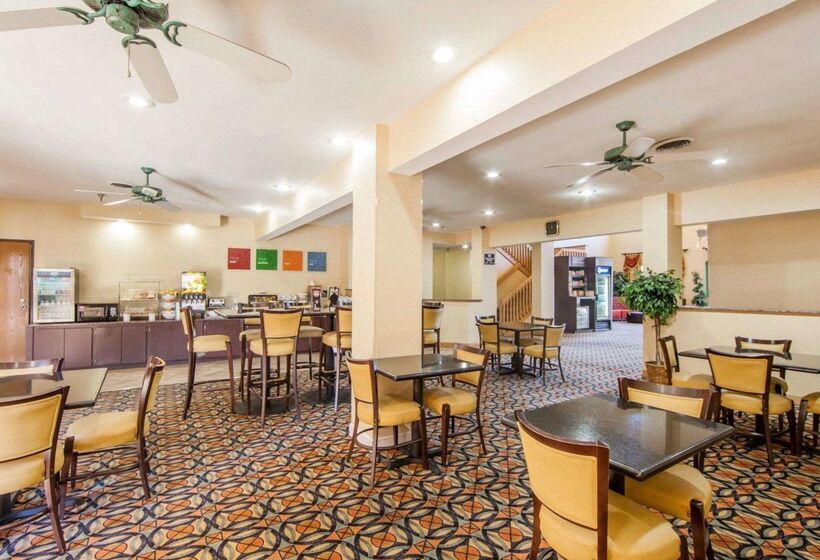 فندق Comfort Suites