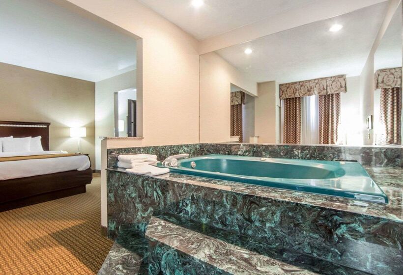 Отель Comfort Suites