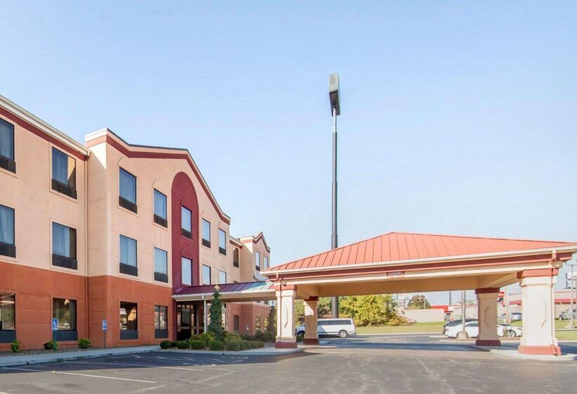 Отель Comfort Suites