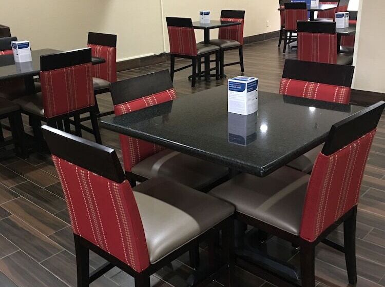 فندق Comfort Suites