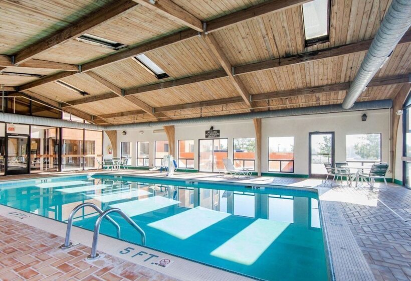 فندق Comfort Suites