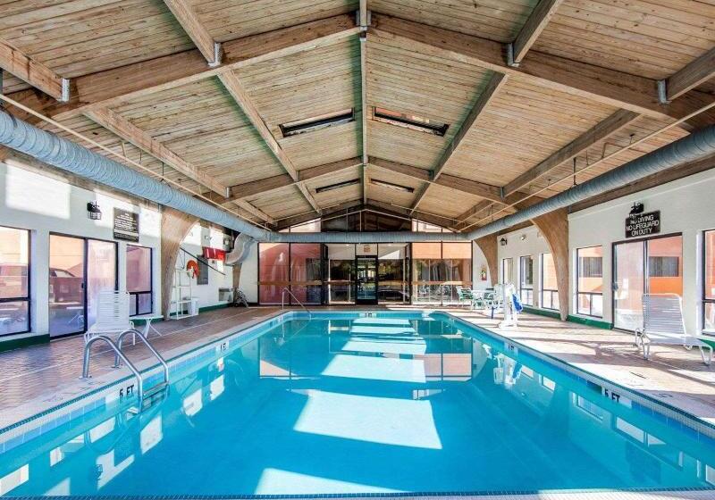 فندق Comfort Suites