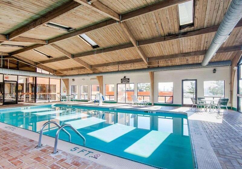 فندق Comfort Suites