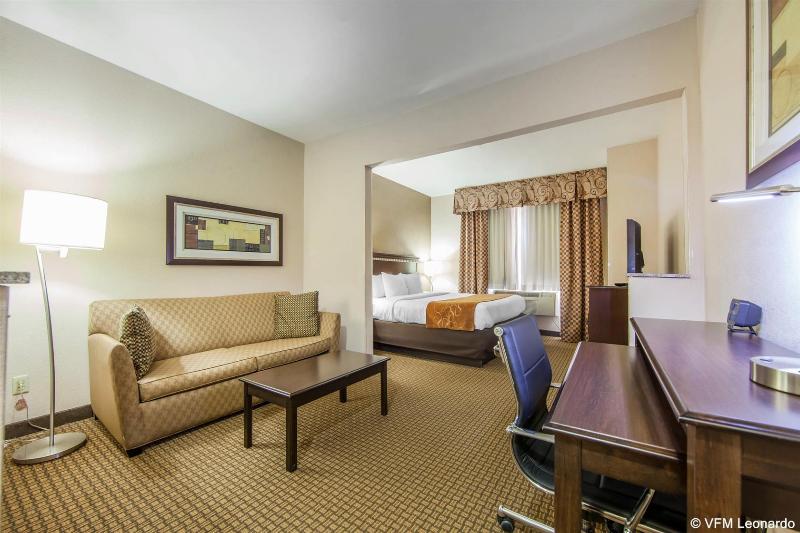 Отель Comfort Suites
