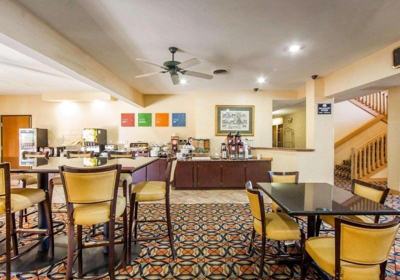 فندق Comfort Suites