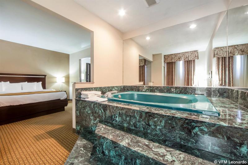 فندق Comfort Suites