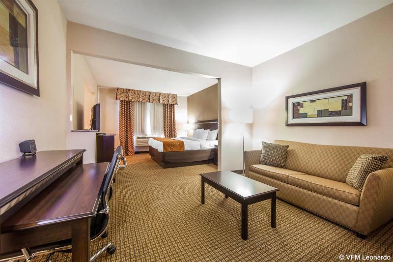 فندق Comfort Suites