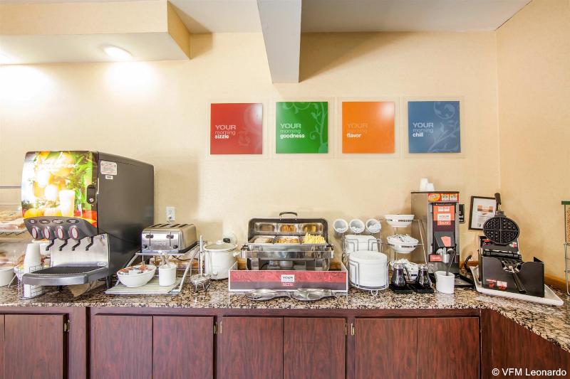 فندق Comfort Suites