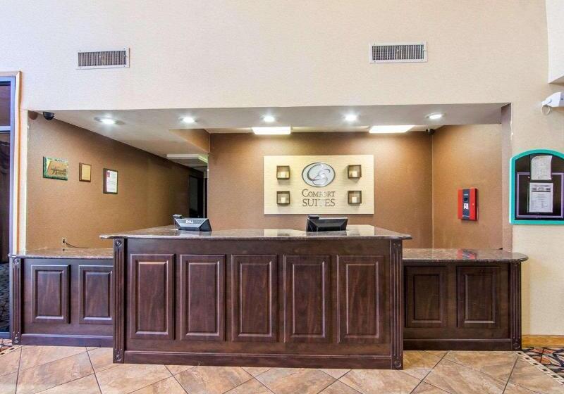 فندق Comfort Suites