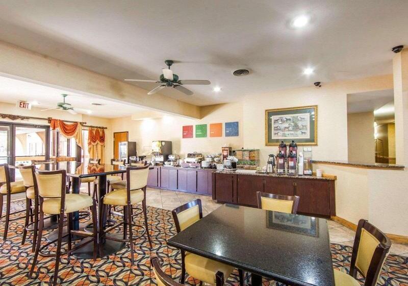 فندق Comfort Suites