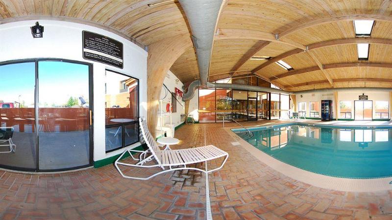 Отель Comfort Suites