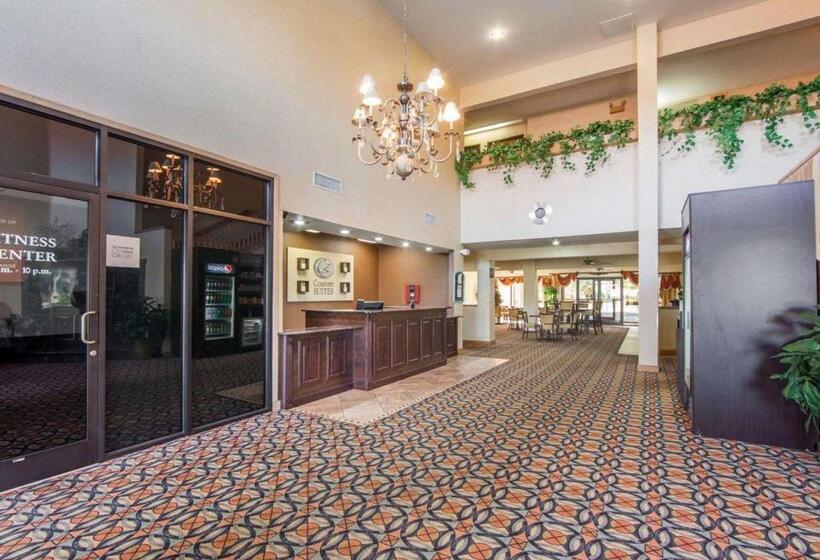 Отель Comfort Suites