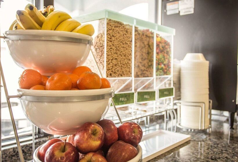 فندق Comfort Suites