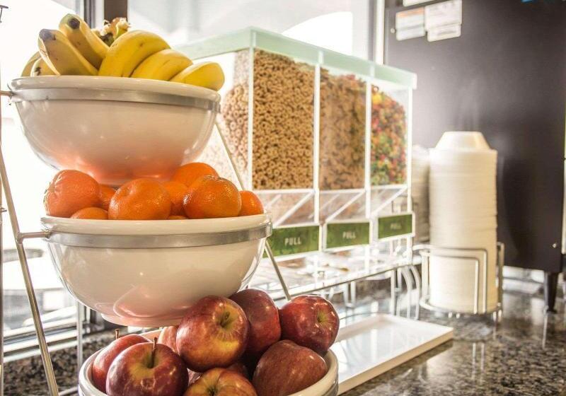 فندق Comfort Suites