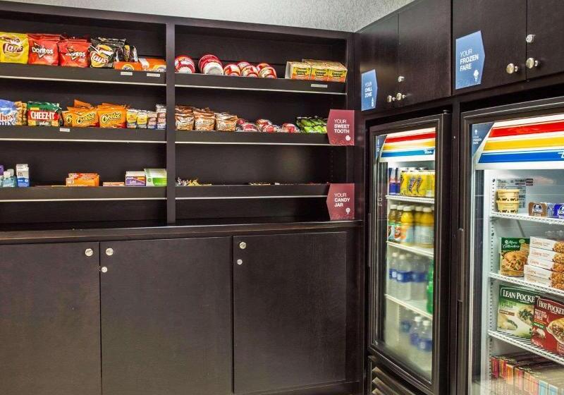 فندق Comfort Suites