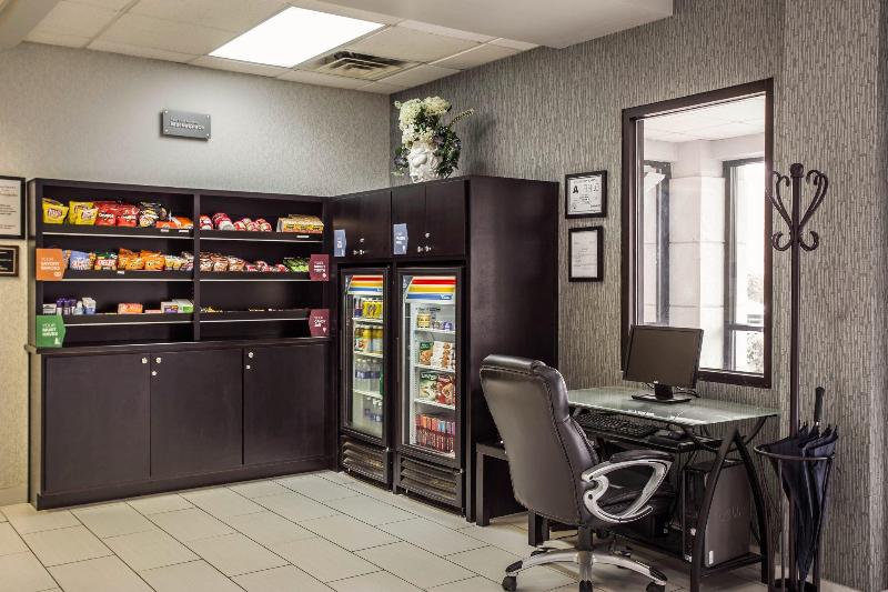 فندق Comfort Suites