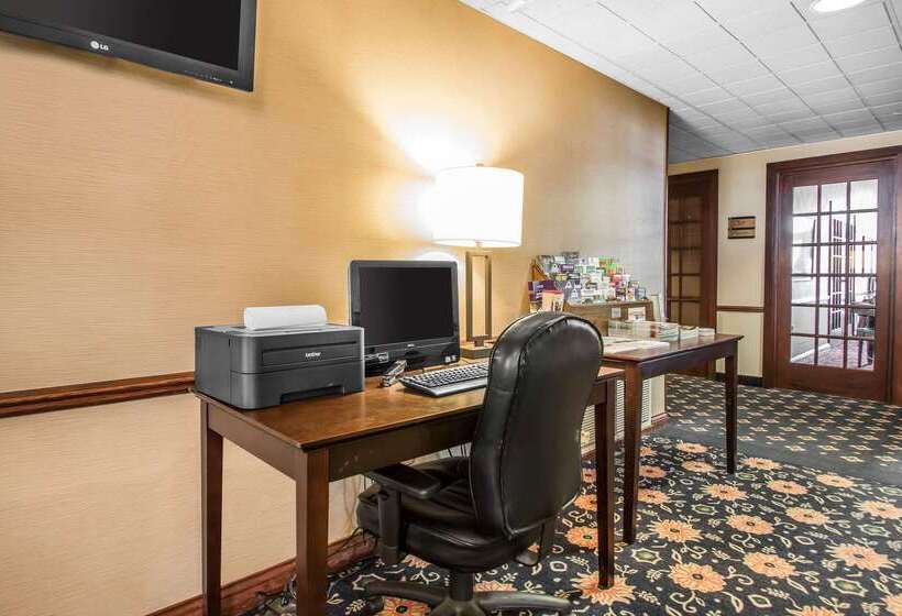 Отель Comfort Suites Madison West