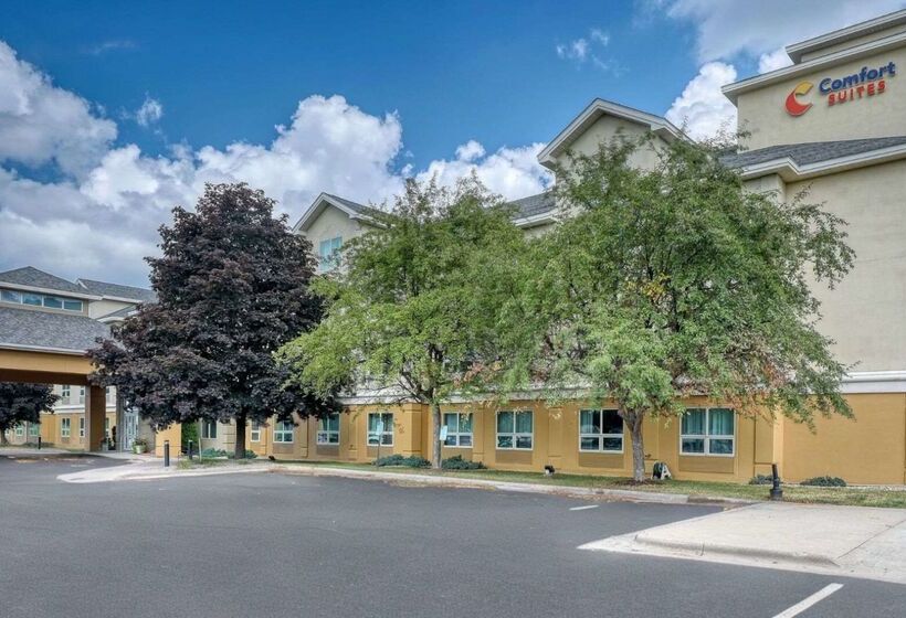 Отель Comfort Suites Madison West