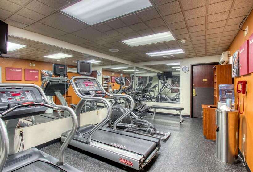 Отель Comfort Suites Madison West