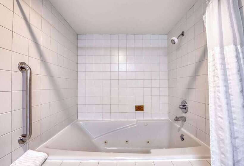 هتل Comfort Suites Madison West