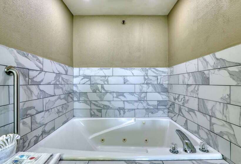 Отель Comfort Suites Madison West